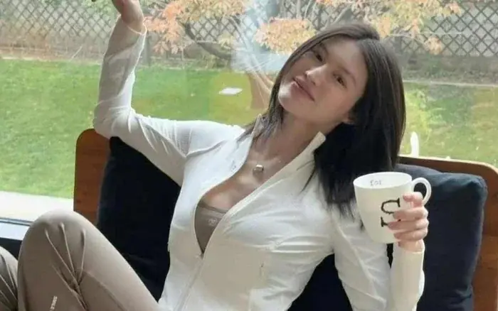 Siêu mẫu U40 khoe thân hình nóng bỏng, đẹp mướt mắt sau khi bí mật sinh con cho thiếu gia tập đoàn nghìn tỷ