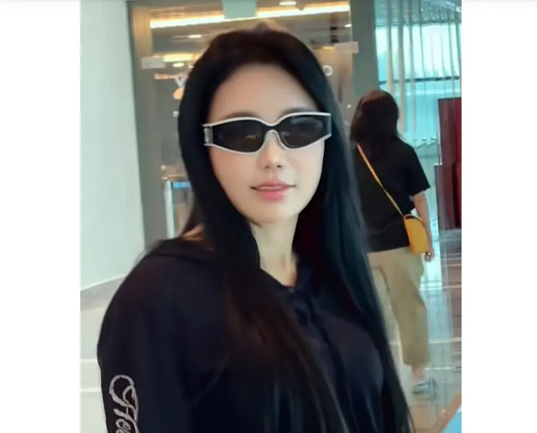 CLIP: "Tóm dính" cảnh Mailisa ở sân bay