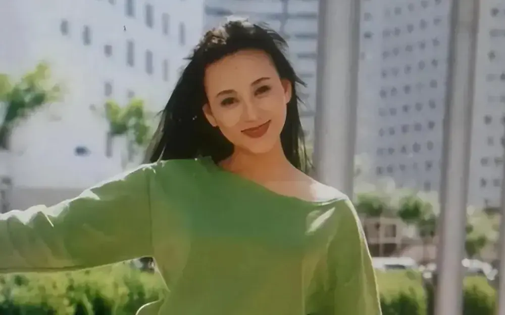 Nữ diễn viên nổi tiếng chọn lấy chồng nghèo dù gia đình phản đối, đêm tân hôn chỉ dám ăn mì lót dạ nay cuộc sống thay đổi bất ngờ