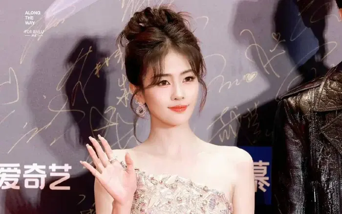 Bạch Lộc hẹn hò đàn em kém 6 tuổi?