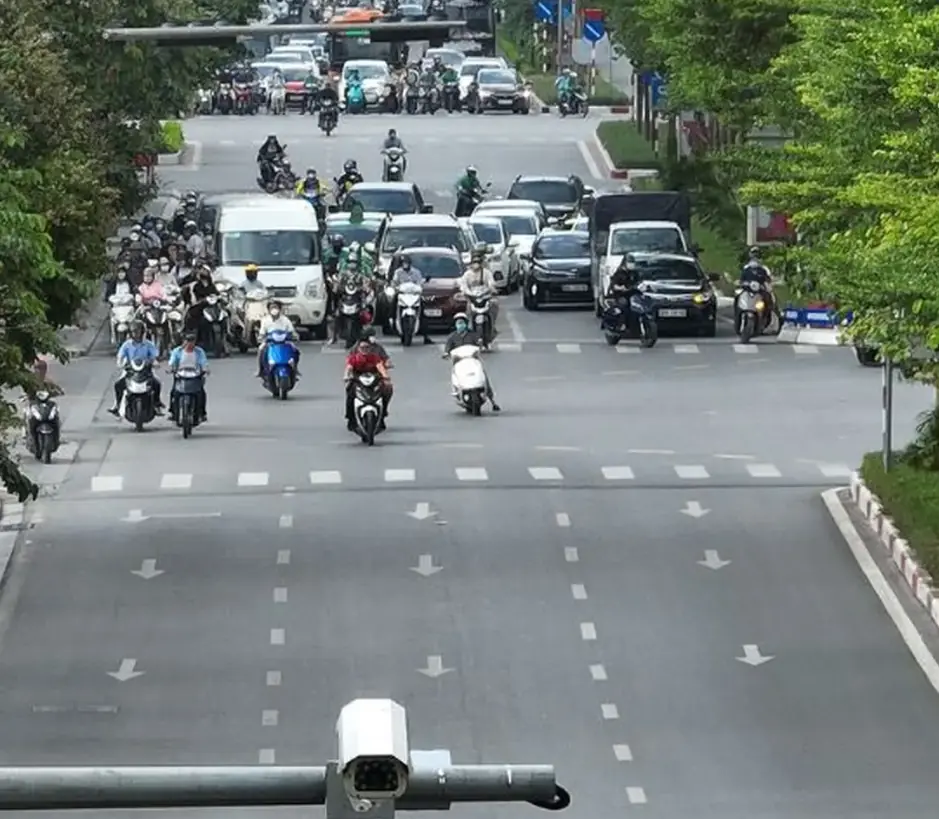 Nhiều chủ xe bị phạt nguội lỗi vượt đèn đỏ theo Nghị định 168 trong tháng 11