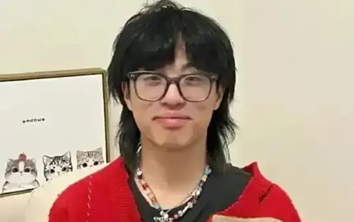 Nam ca sĩ sống lại sau 1 tháng 'qua đời' khiến khán giả sốc nặng