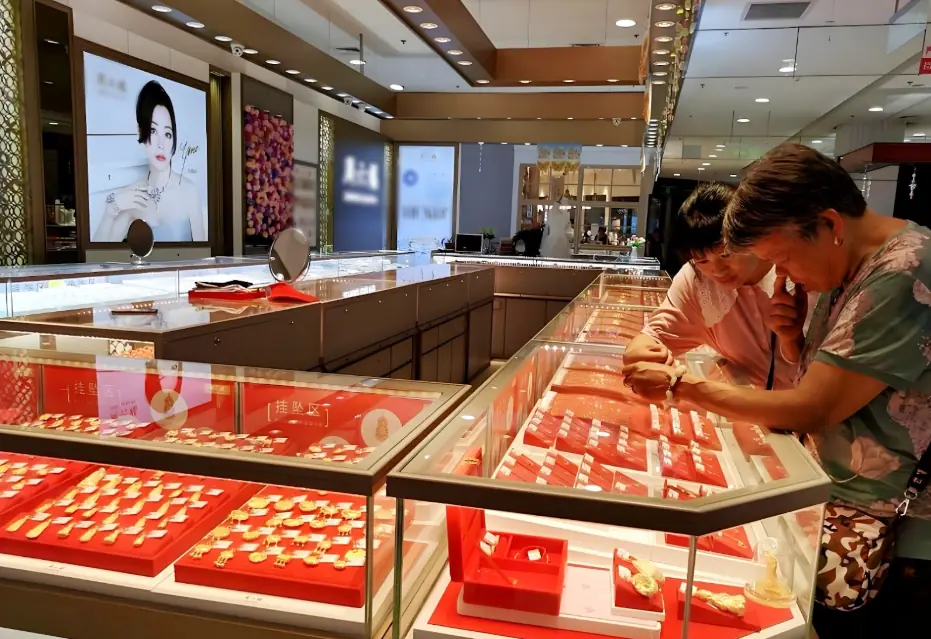 Khách vừa chi 4 tỷ đồng mua vàng xong thì giá tăng mạnh, cửa hàng trì hoãn không chịu giao, tòa phán quyết: 1 bên phải trả thêm 578 triệu đồng