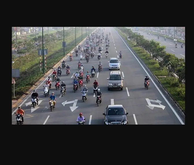 Tìm hiểu về mức phạt với lỗi lấn làn ô tô theo Nghị định 168 mới nhất năm 2025