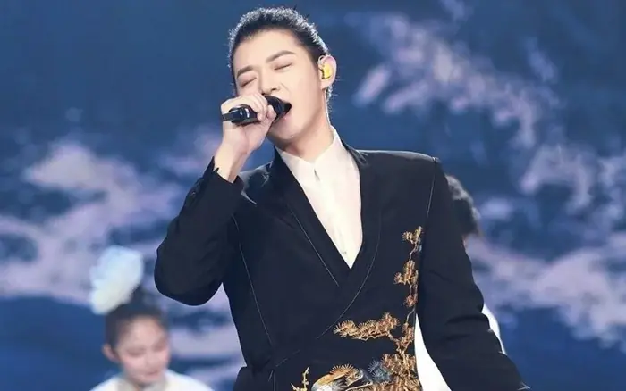 Nam ca sĩ rút khỏi showbiz vì bị bạn gái cũ đòi hơn 30 tỷ đồng, giờ sống ra sao?