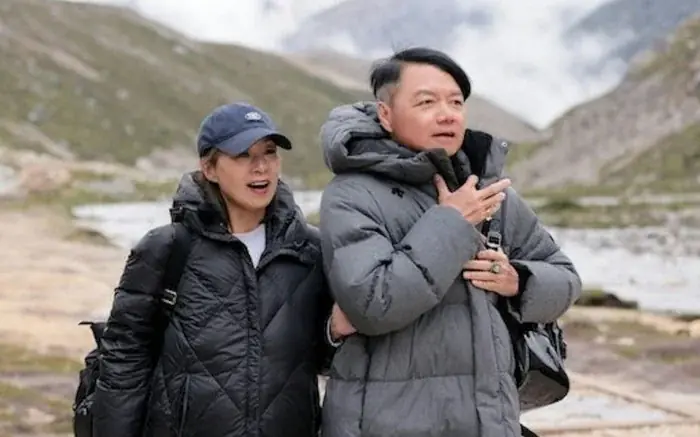 Nam tài tử nén nỗi đau sau khi vợ qua đời, được khán giả khuyên đi hát để lấy lại hào quang