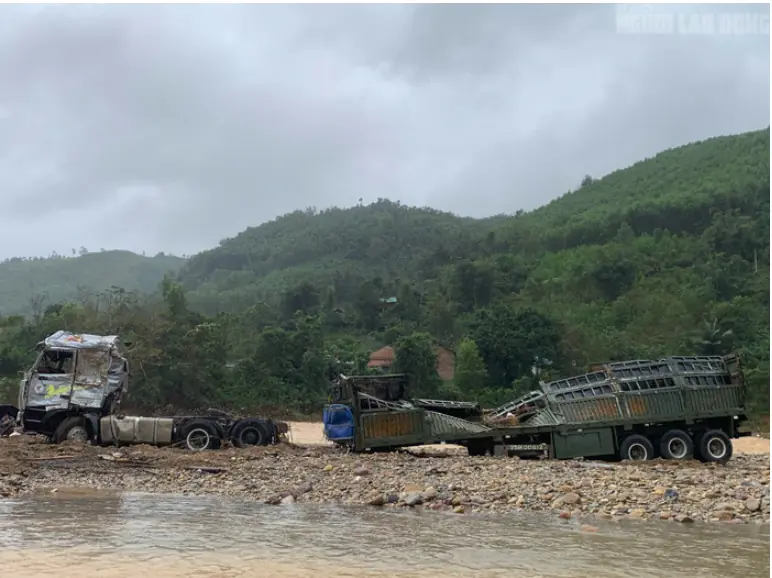 Gia đình xác nhận tìm thấy ‘vật bất ly thân’ của tài xế bị l:ũ c:uốn, thực hư tin đã cứu được người