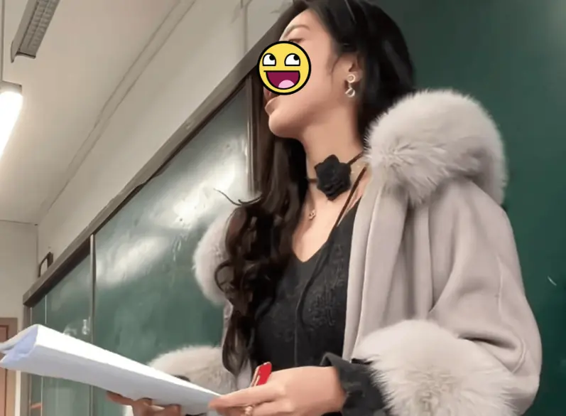 Cô giáo trẻ mặc áo 100 triệu đi dạy bị phụ huynh báo cáo lên BGH, hôm sau sẵn sàng hẹn gặp riêng người 'tố' để đốp chát