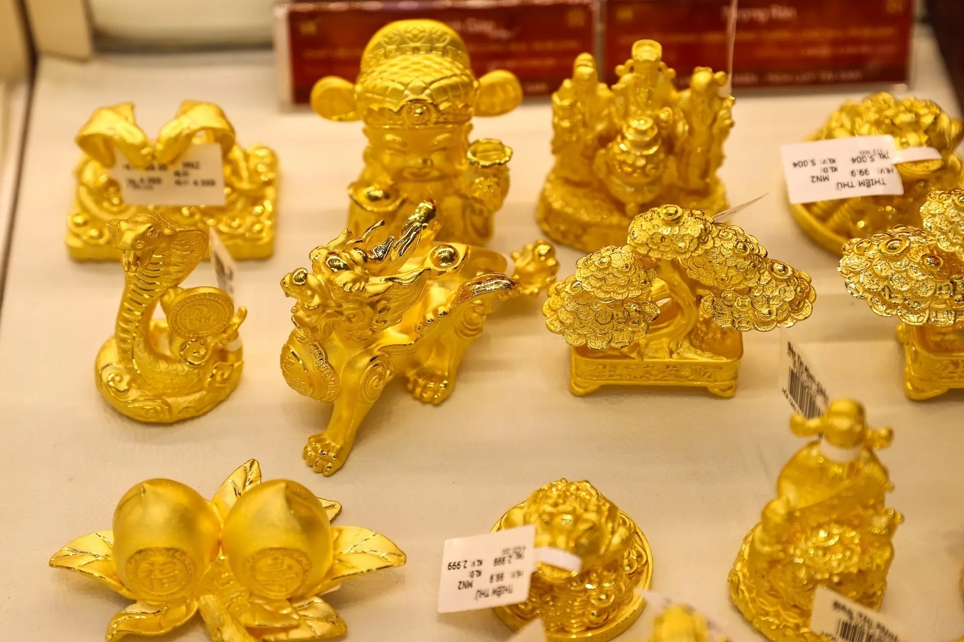 Giá vàng hôm nay 24/11/2025 khó tăng, giới đầu tư chờ tín hiệu từ Fed