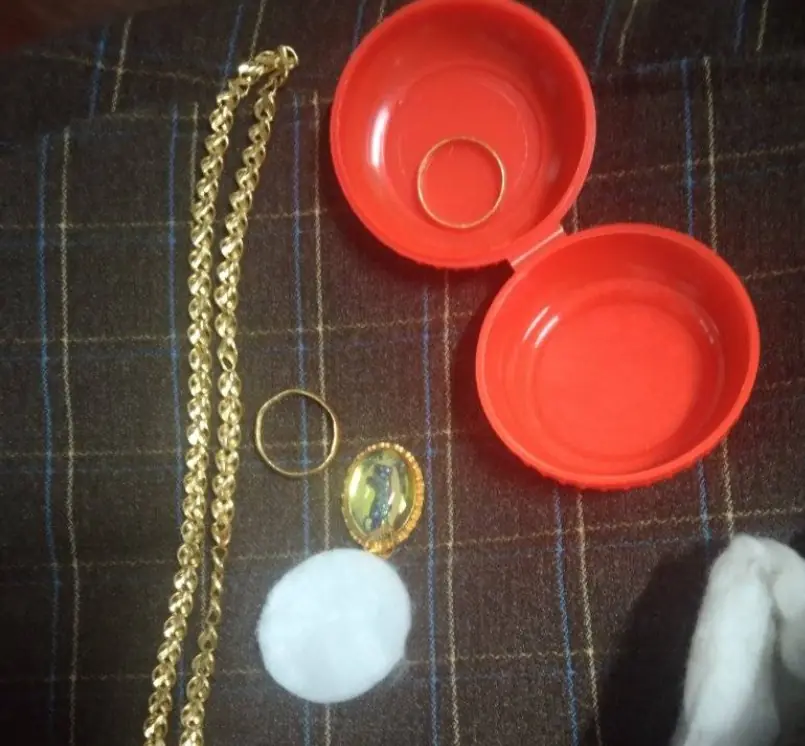 Tìm lại chủ nhân cho số vàng để quên trong túi áo ủng hộ bà con lũ lụt