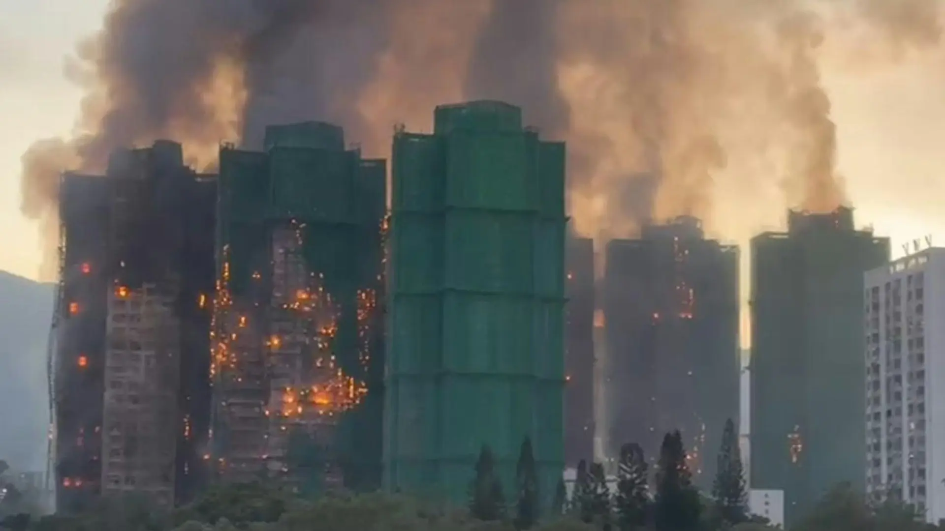 Chân dung lính cứu hoả q:ua đ:ời trong vụ chá:y chung cư ở Hong Kong (Trung Quốc): X:ót x:a lời nhắn cuối