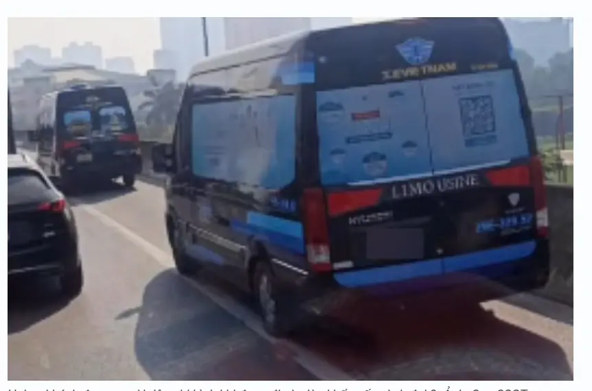 Người dân tố giác loạt xe khách đi vào làn khẩn cấp vành đai 3, CSGT vào cuộc xử lý