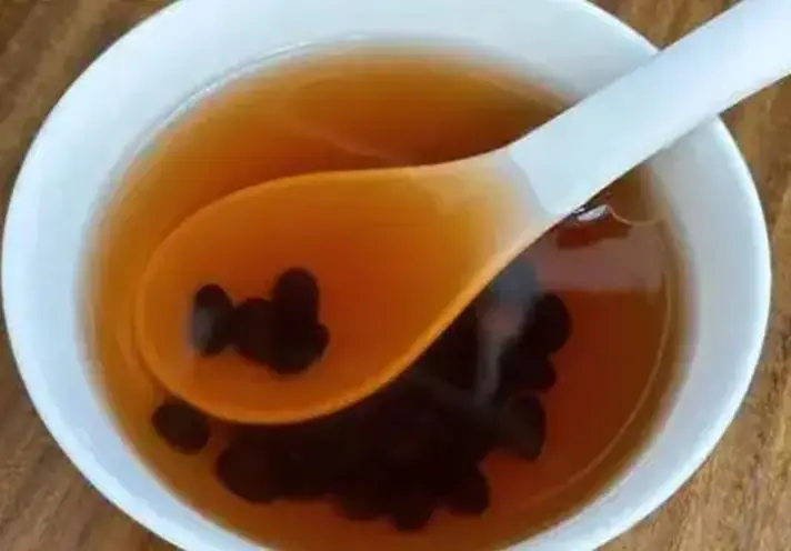 Uống nước đậu đen mỗi bữa sáng suốt 2 năm, người phụ nữ 40 tuổi nhận kết quả là...