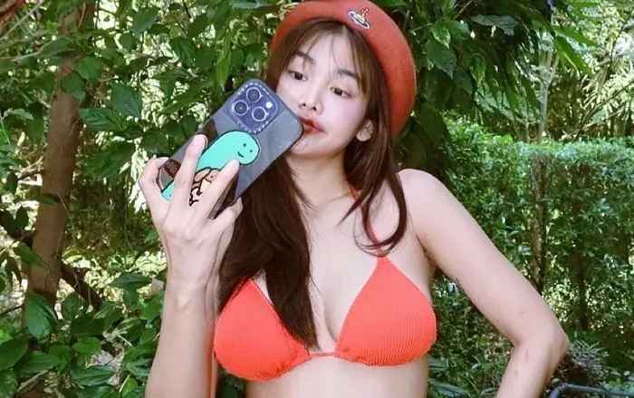 Hoa hậu công khai nâng cấp vòng một, táo bạo mặc áo tắm 2 mảnh khoe vẻ đẹp gợi cảm