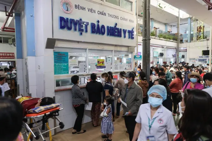 Vì sao tăng mức đóng BHYT khi miễn viện phí?