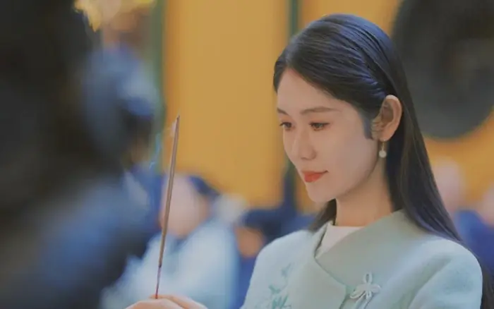 Rằm tháng 10 Âm lịch: 4 kiểu thắp hương vô tình “đốt sạch” vận may mà nhiều nhà vẫn làm