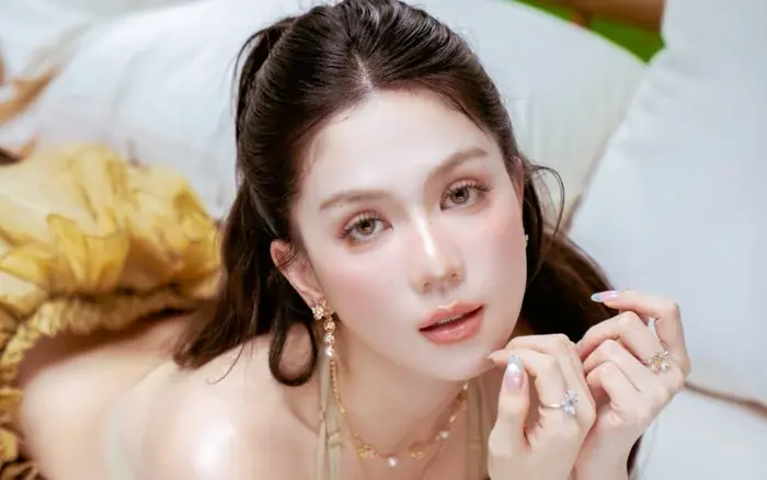 Dậy sóng clip 16 giây 'quay lén' Ngọc Trinh, một chi tiết gây bàn tán mạnh