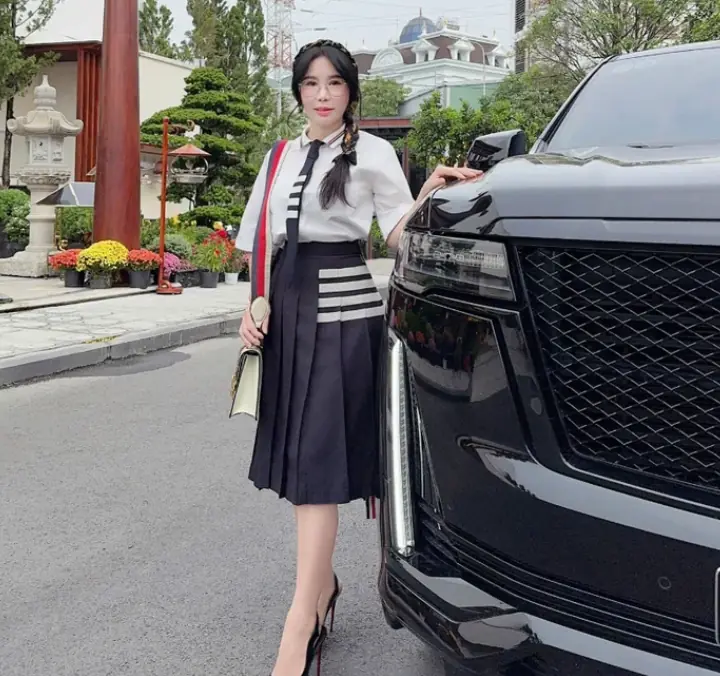 Xe sang 10 chữ số của bà chủ thẩm mỹ viện Mailisa