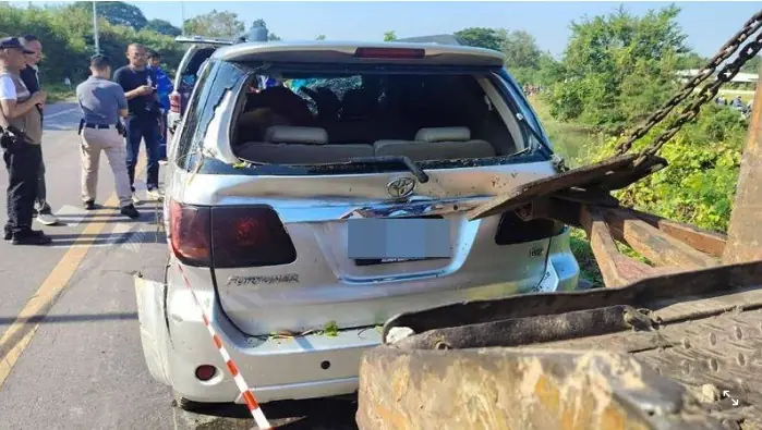 Phát hiện 9 thi thể trong một chiếc xe Toyota dưới kênh