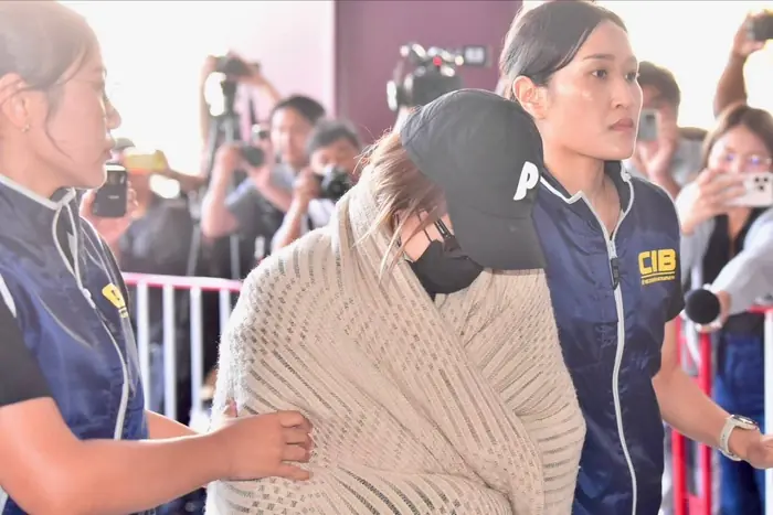 Bắt khẩn cấp diễn viên H ở sân bay vì buôn chất cấm