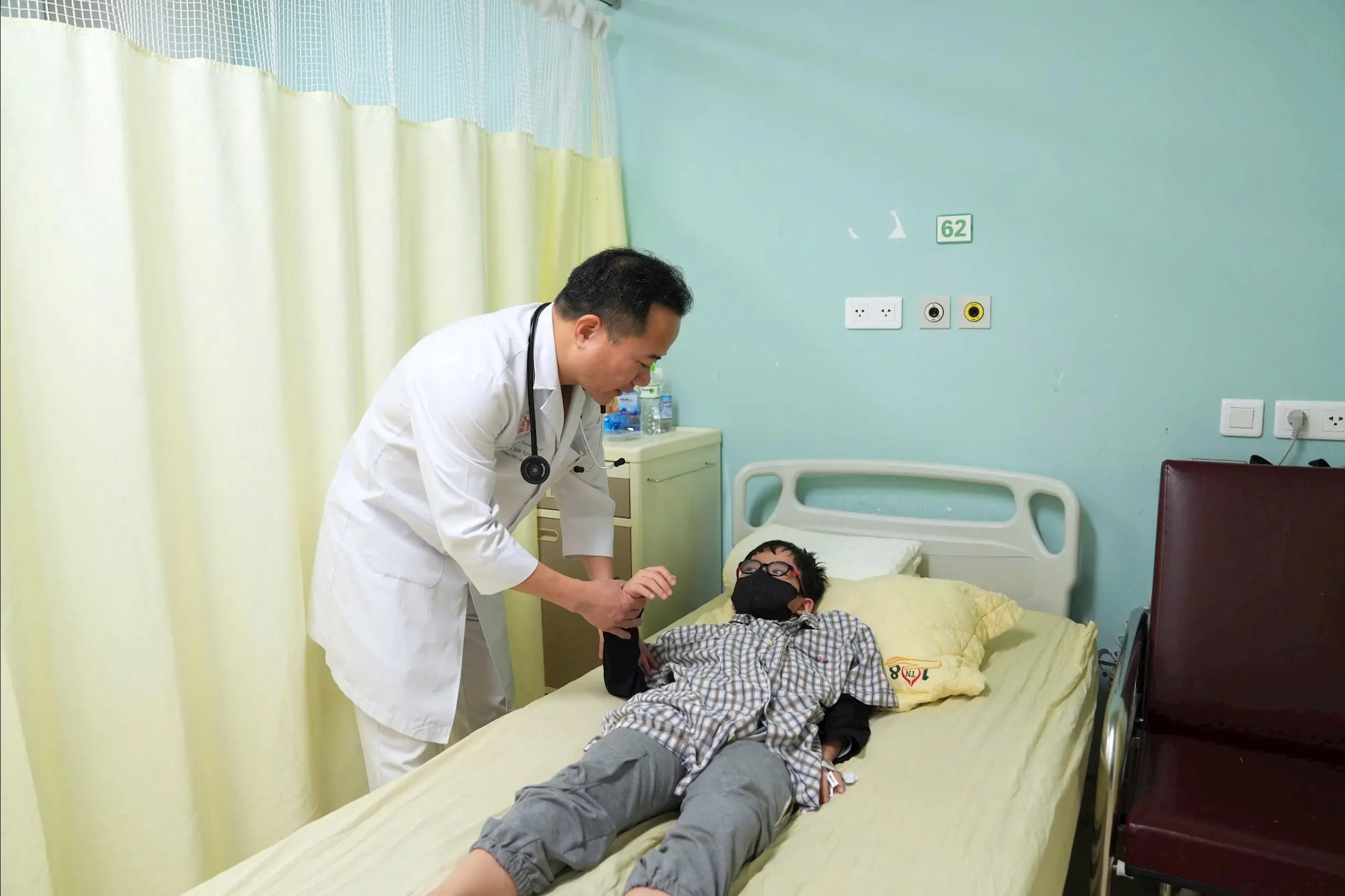 Trẻ 8 tuổi đã bị đột quỵ, dấu hiệu dễ nhầm lẫn với cảm cúm