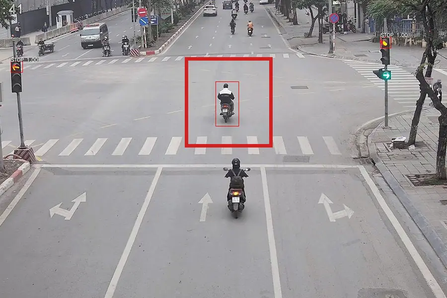 Trong 24 giờ, camera AI tại Hà Nội phát hiện hơn 700 trường hợp vượt đèn đỏ