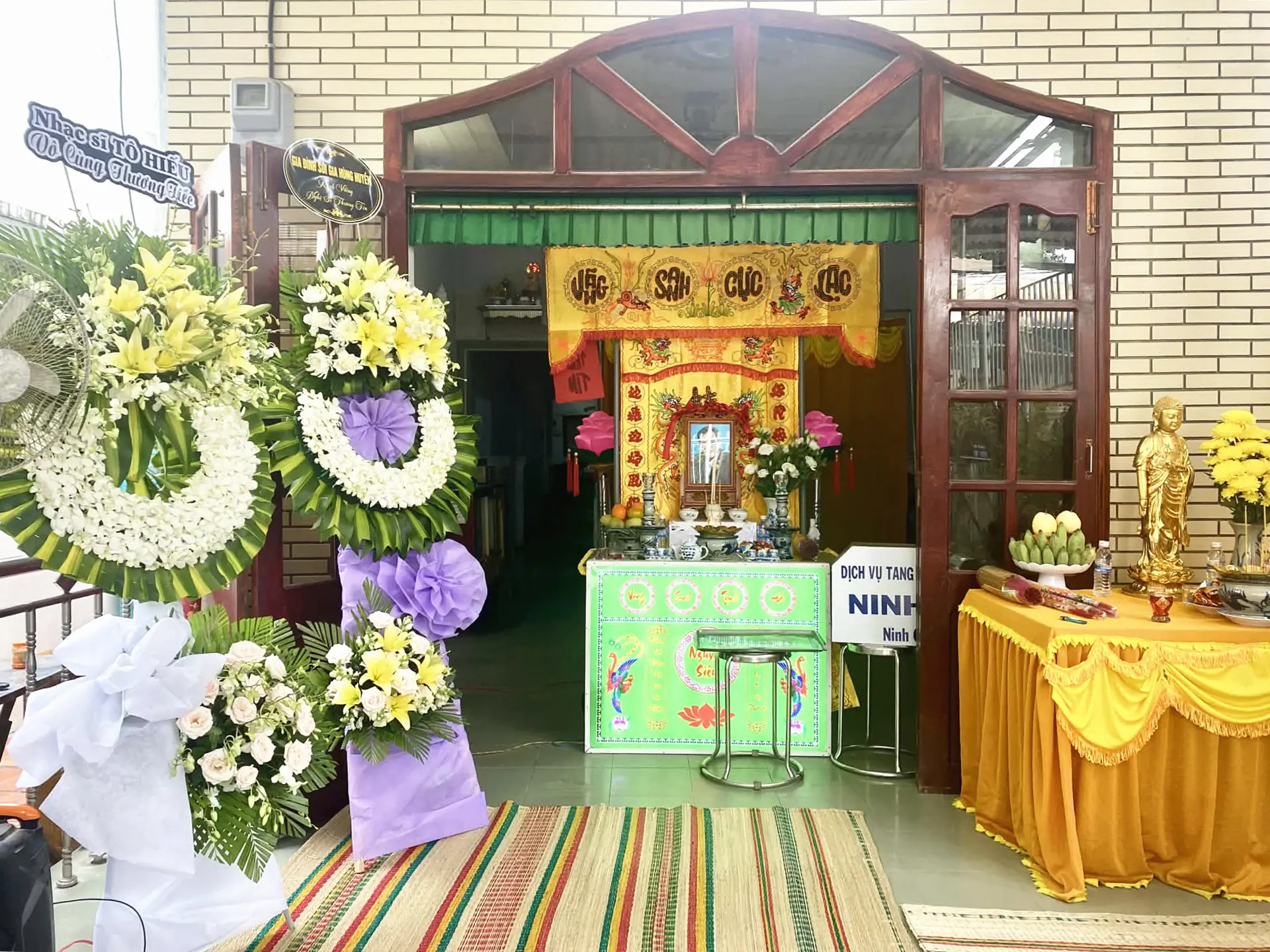 Đám tang vắng lặng và câu nói xót xa từ người mẹ 90 tuổi của Thương Tín