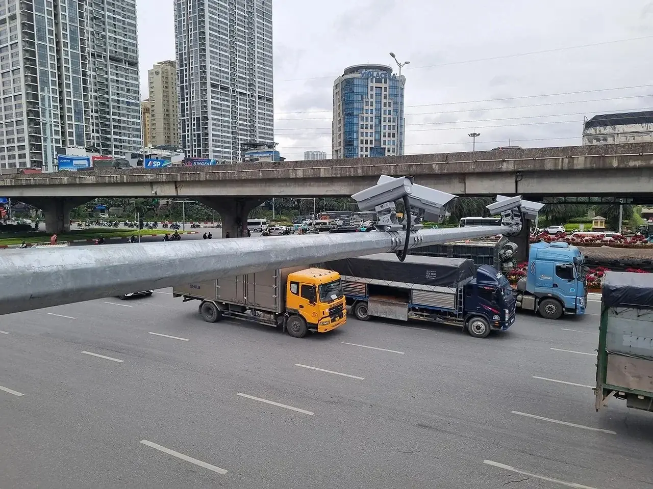 Danh sách 97 xe vượt đèn đỏ trong 1 ngày bị camera AI phát hiện