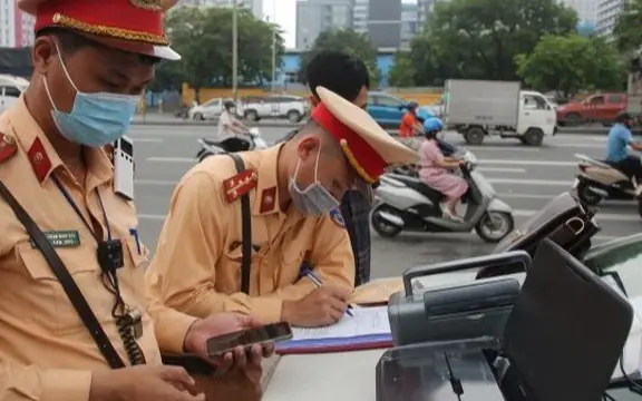 Từ nay đến 31/12/2025: Nếu cho người này mượn xe bất kể là con hay người thân đều bị phạt, cố tình sẽ phạt nặng hơn