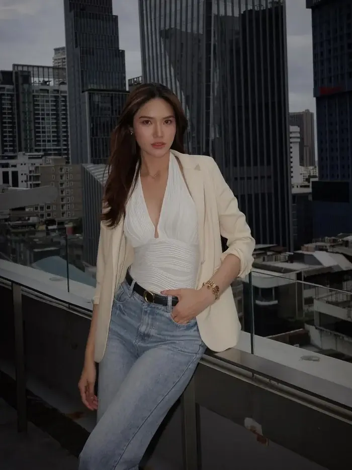 Hoa hậu 'nghèo nhất showbiz' mặc áo tắm 2 mảnh, khoe vẻ đẹp gợi cảm khó rời mắt