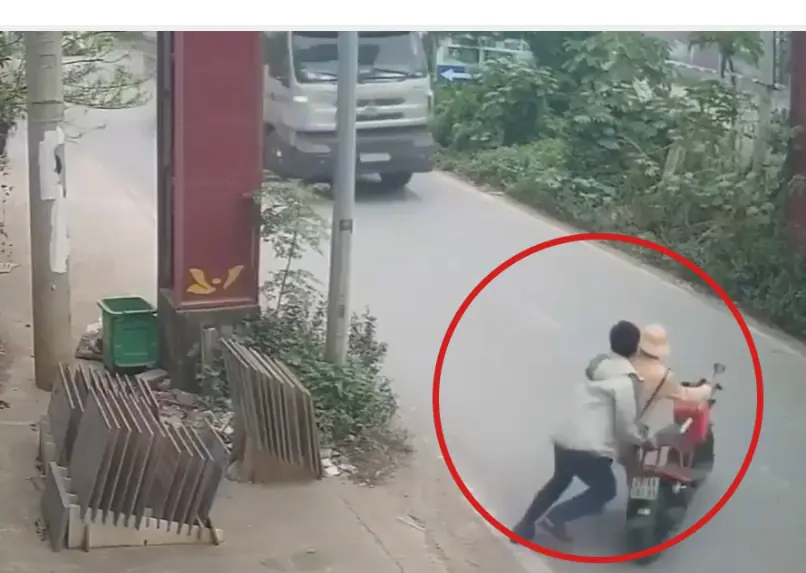 Vì sao người đàn ông đẩy đại úy CSGT vào đầu xe tải đang lao tới?