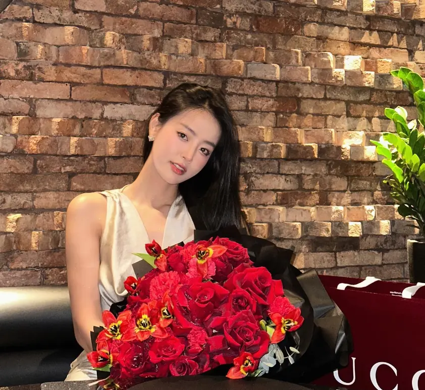 Bùi Khánh Linh công khai sánh đôi cùng bạn trai đại gia?