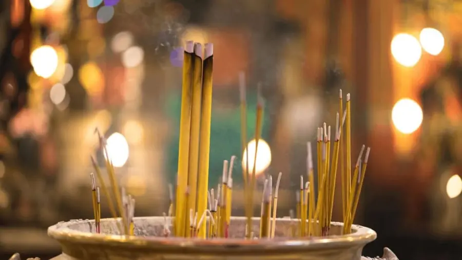 Mùng 1 tháng 11 âm lịch ngày mai: Giờ đẹp thắp hương và những điều nên kiêng để cả tháng may mắn