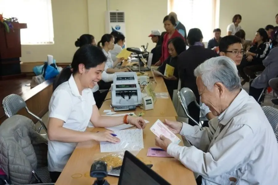 Người từ 75 tuổi trở lên đang hưởng trợ cấp hưu trí xã hội được hưởng 100% chi phí khám, chữa bệnh