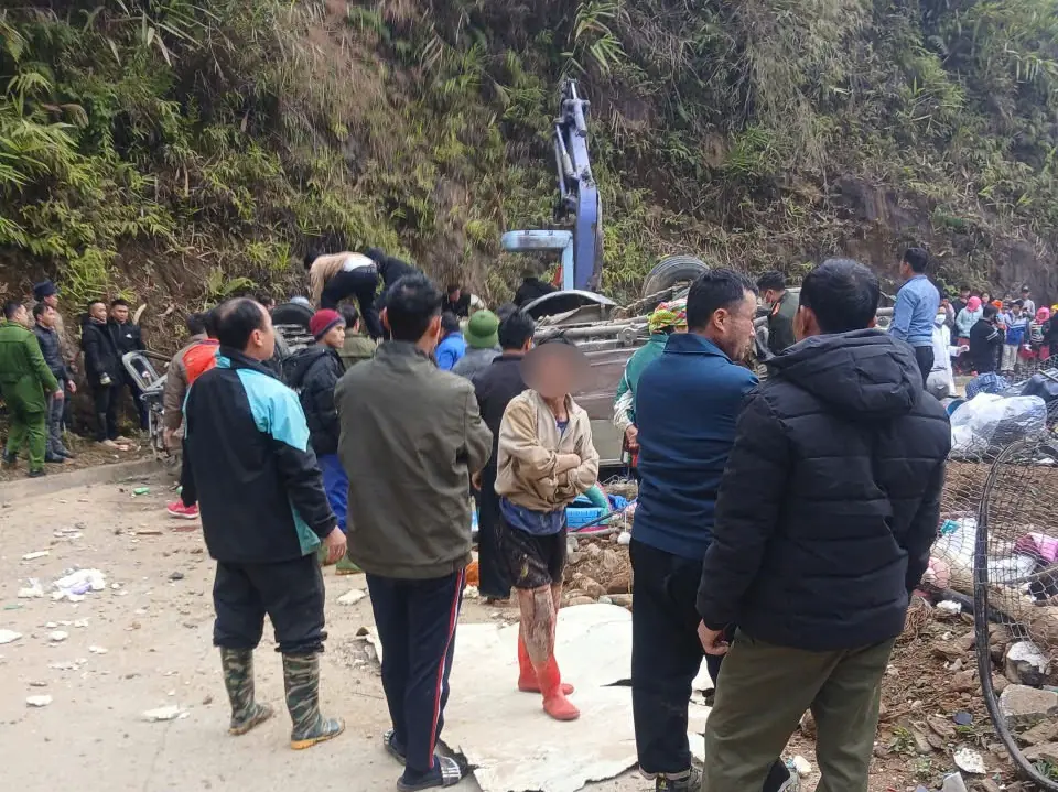 Nguyên nhân xe khách chở đoàn thiện nguyện lật ngửa, 9 người tuvong
