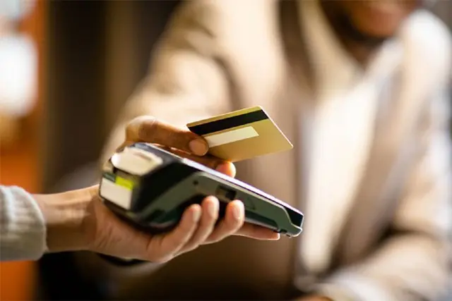 Chính thức từ ngày mai (5/1): Đối tượng này không thể mở thẻ ngân hàng!