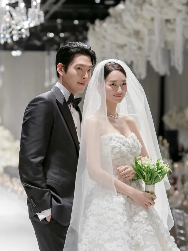Hot rần rần ảnh Shin Min Ah - Kim Woo Bin đi hưởng tuần trăng mật, chi tiết đặc biệt khiến MXH nổ tung