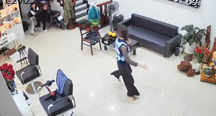 Chồng vào quán cắt tóc truy sát vợ con ở Bắc Ninh