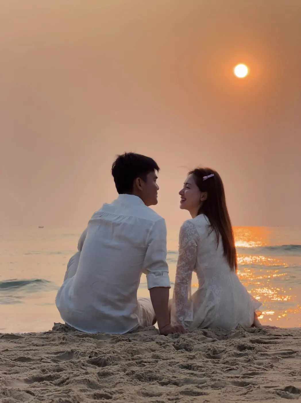 Phản ứng của Hoà Minzy khi được hỏi về chuyện đang có em bé