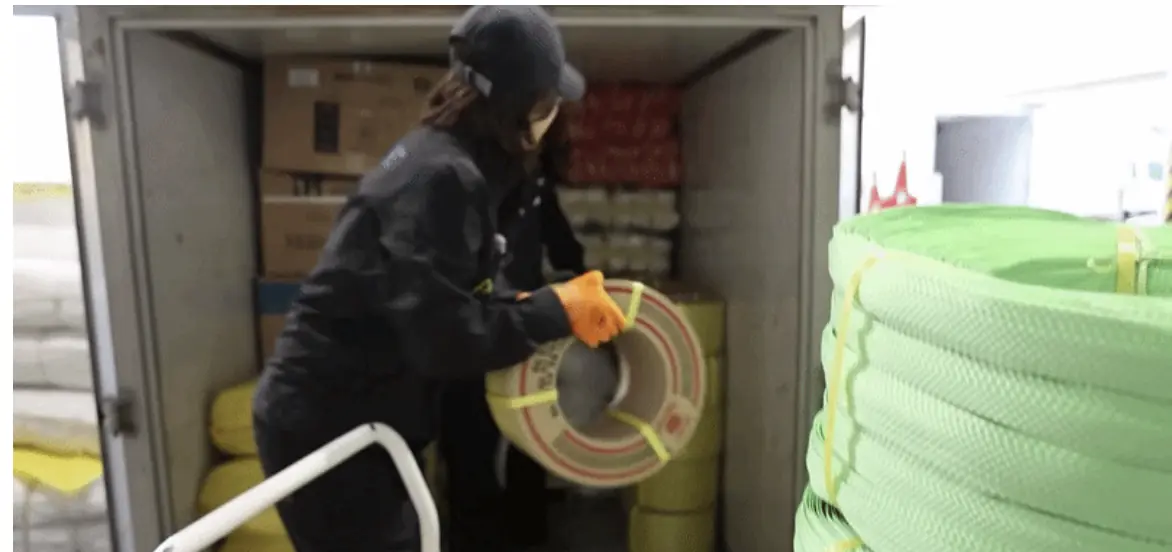 Nữ diễn viên hạng A không có nổi 1 xu tiền tiết kiệm phải đi làm bốc xếp hàng: Nhầm một lúc tận 270 đôi ủng