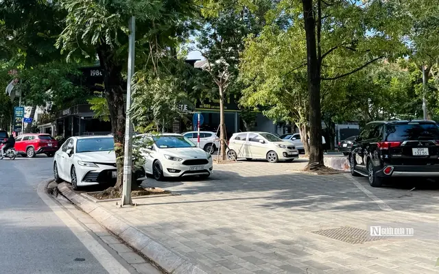 Hà Nội dự kiến tăng phí vỉa hè lên 400.000 đồng/m²